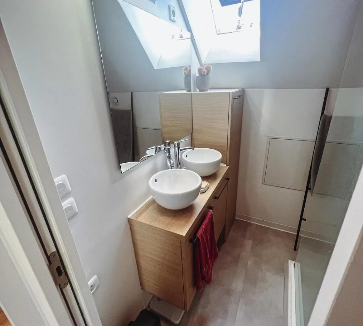 Apartment 3 Bedrooms, Double Beds Near City And Beaches Lorient
